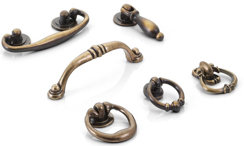 4877 Dorset Risdon Collection Hand Polished Antique English Swivel Drop Pull 64mm Batwing Handle